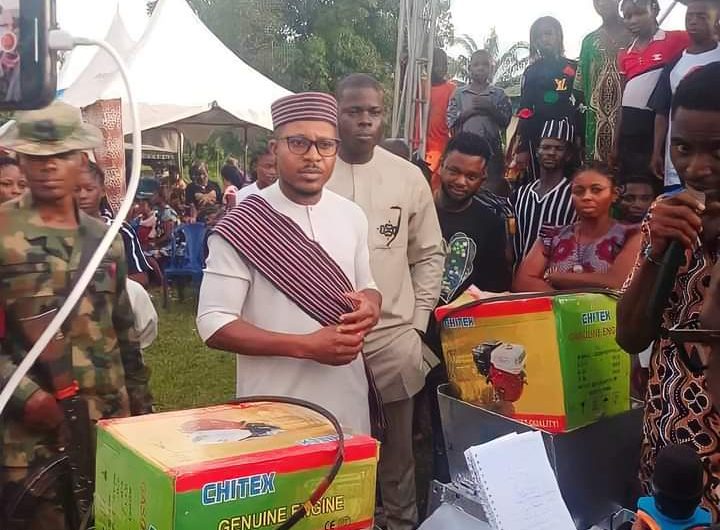 Odere Empowers 100 Bekwarra Farmers With Soft Grant, Fertilizer, Sewing Machines, Grinding Engines