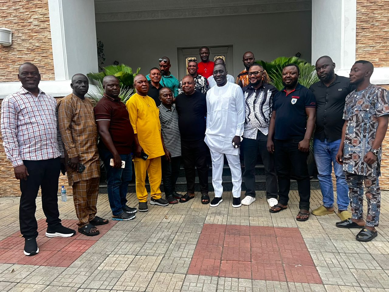 Defection Rocks Obanliku APC As Senator Jarigbe Welcomes New Members To The PDP