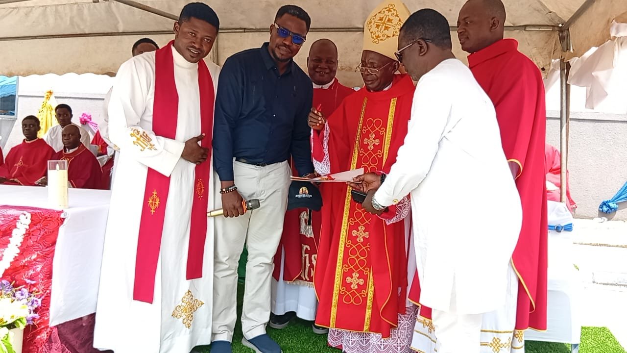 Bishop Akpan Takes Over Jennifer Etuh Hospital, Tasks Alesi, Ochon Communities To Lay Down Arms