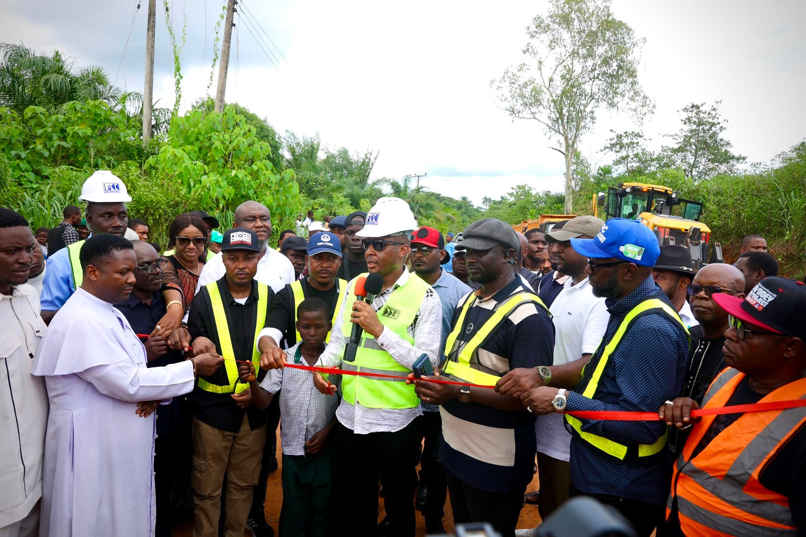 C’River Governor Otu Flags Off 10km Ugboro-Ukpah-Afrike Road Project in Bekwarra LGA
